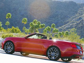 Ford Mustang Convertible 2